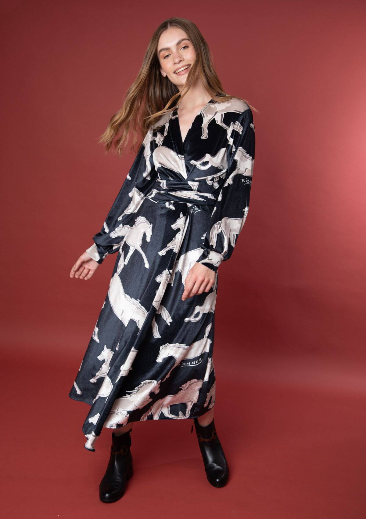 Artemis Velvet Dress | Volt Print | Noir