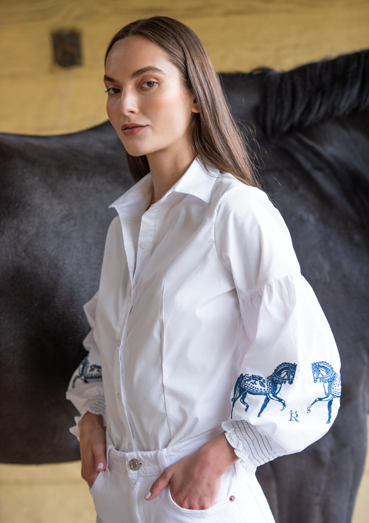 Annie Shirt Embroidered | White | Red Horse