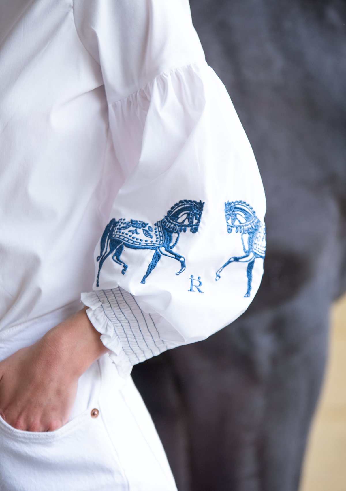 Annie Shirt Embroidered | White | Red Horse