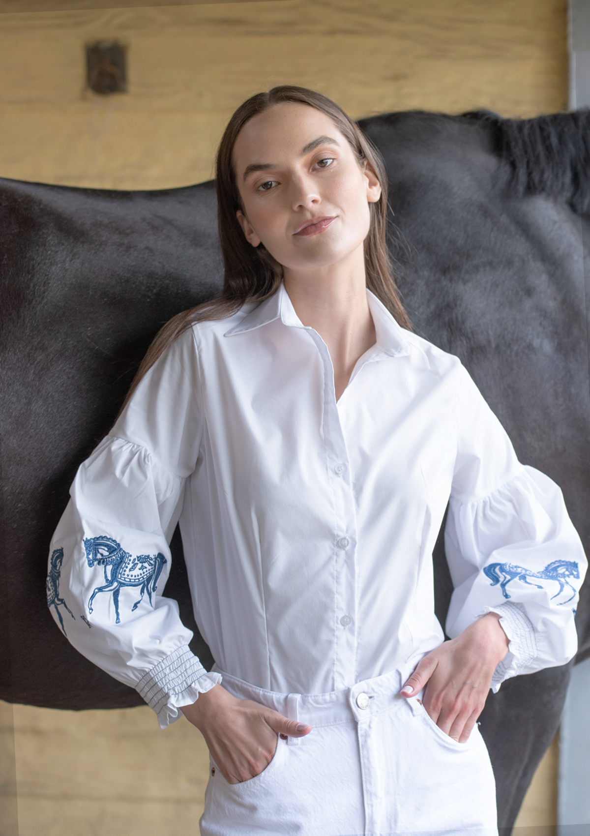 Annie Shirt Embroidered | White | Red Horse