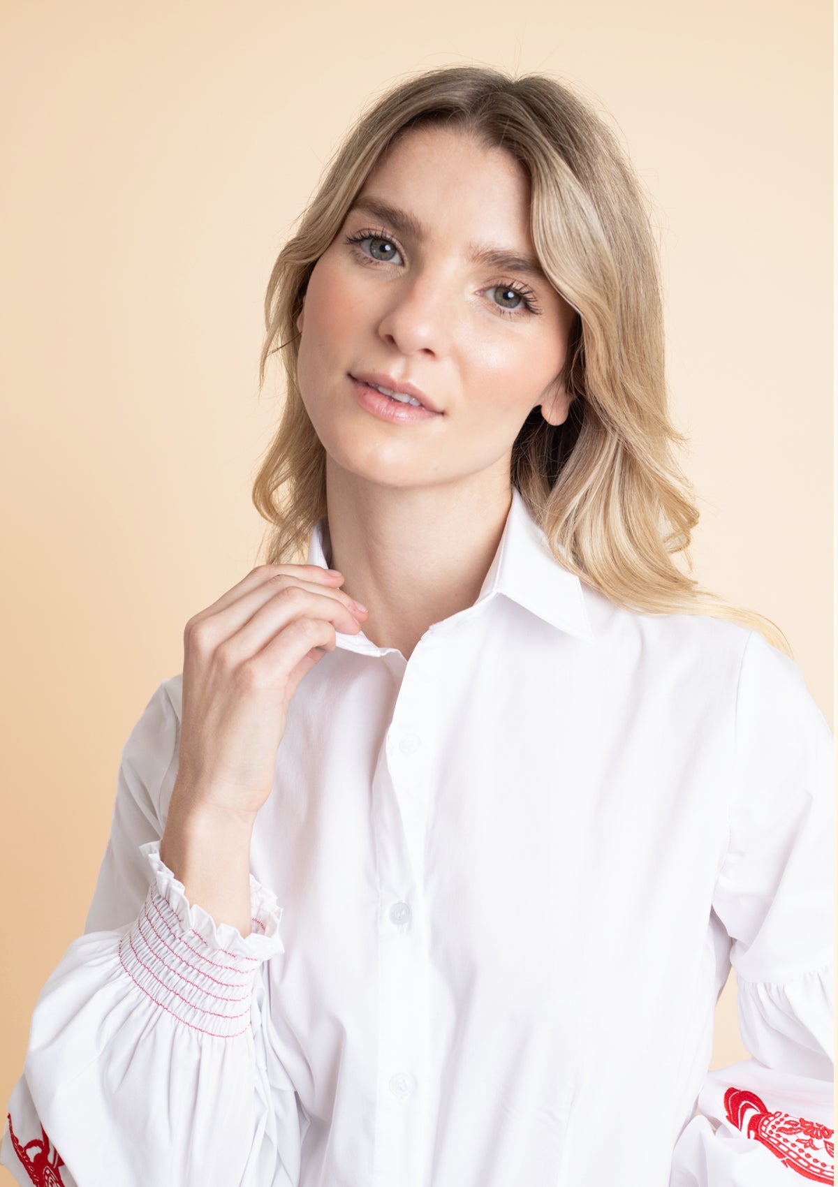 Annie Shirt Embroidered | White | Red Horse