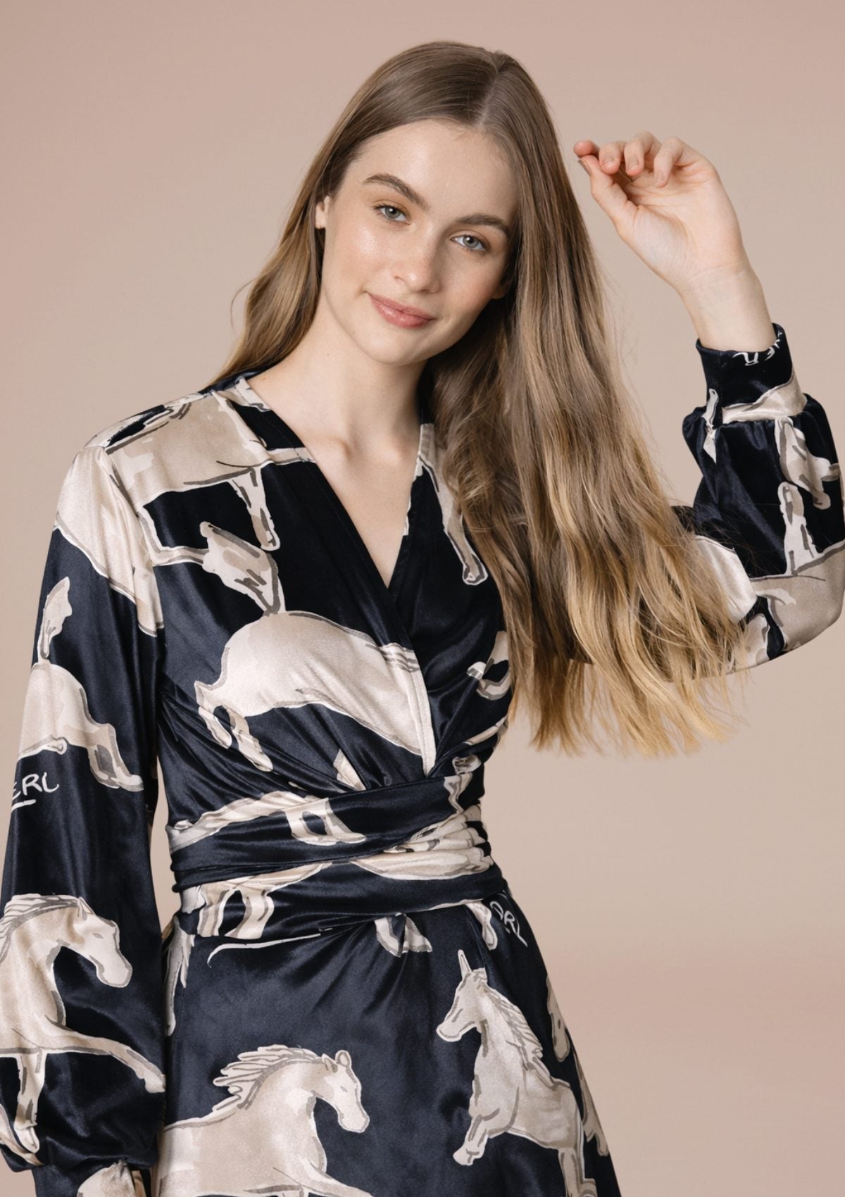 Artemis Velvet Midi Dress | Volt Print | Noir - RönnerDressXS