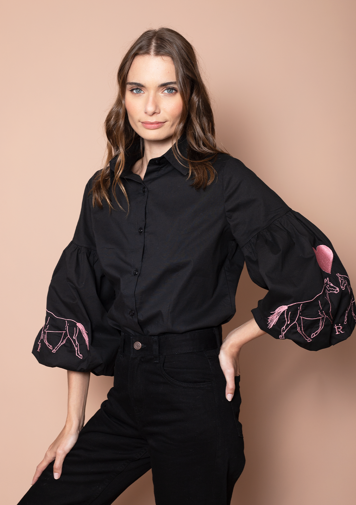 Annie Shirt Embroidered | Black & Pink - Rönner