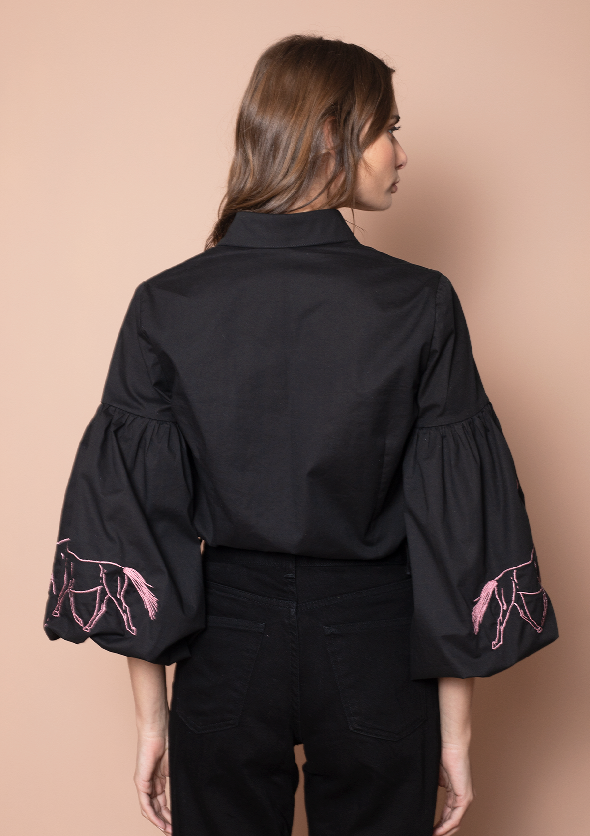 Annie Shirt Embroidered | Black & Pink - Rönner