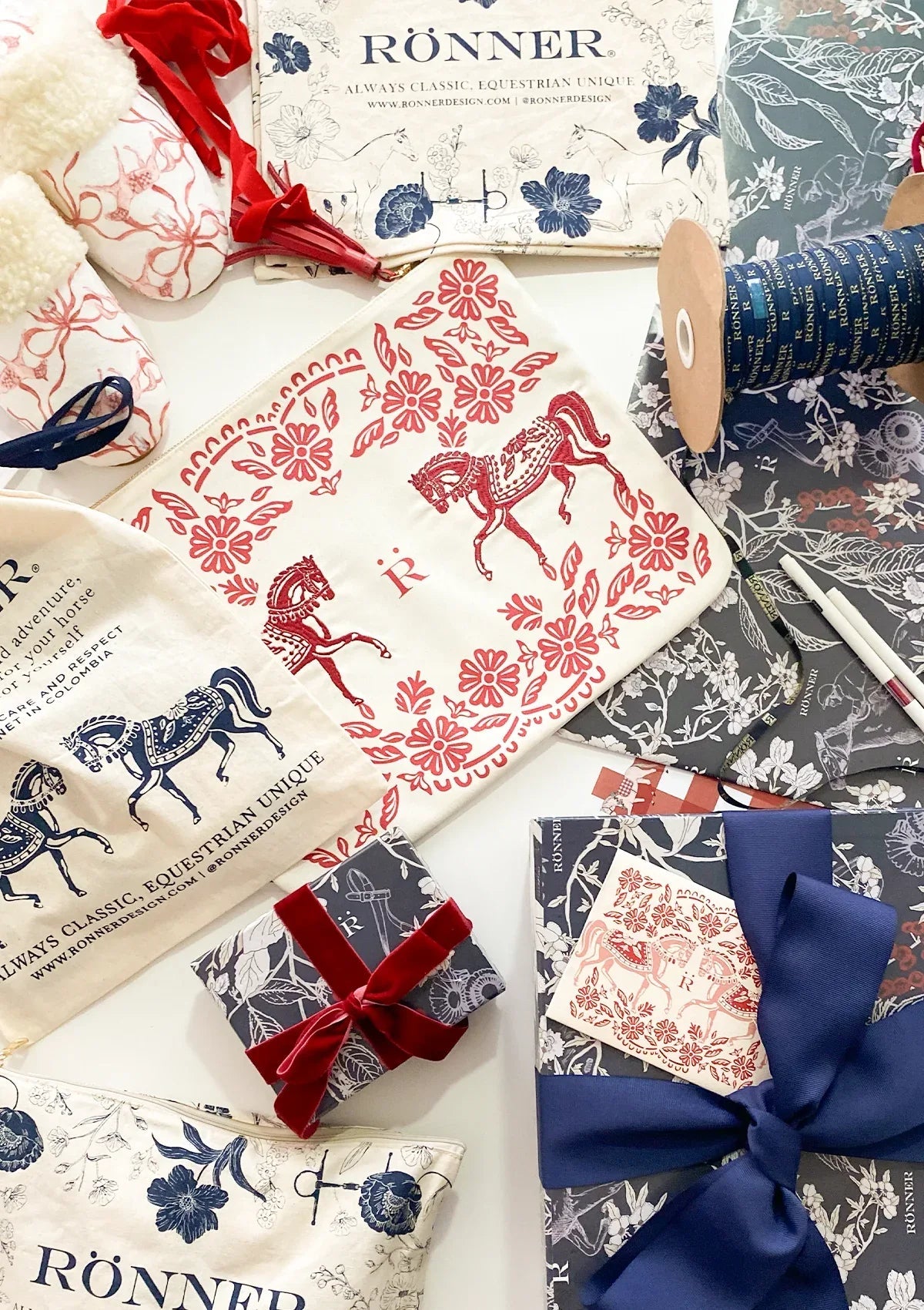 Flower Horses Pouch - RönnerPouchRed