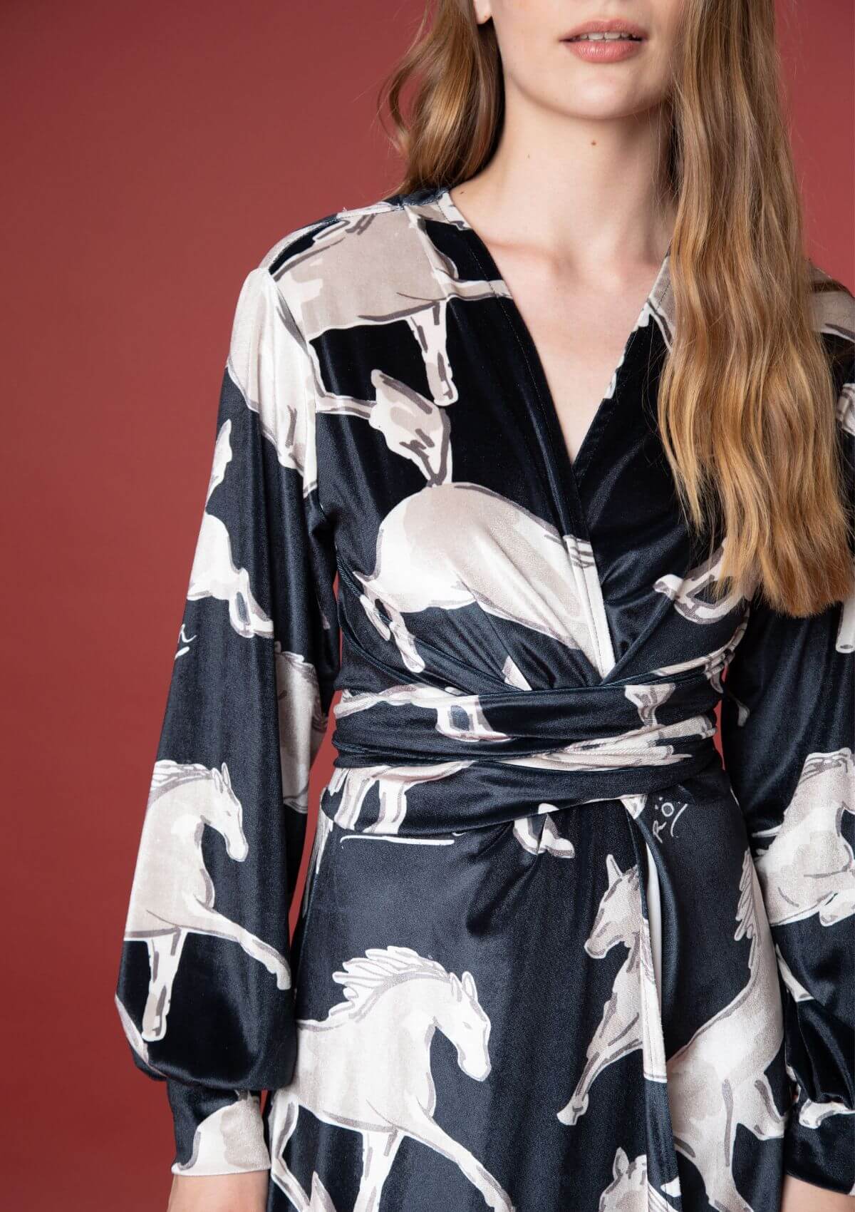 Artemis Velvet Dress | Volt Print | Noir