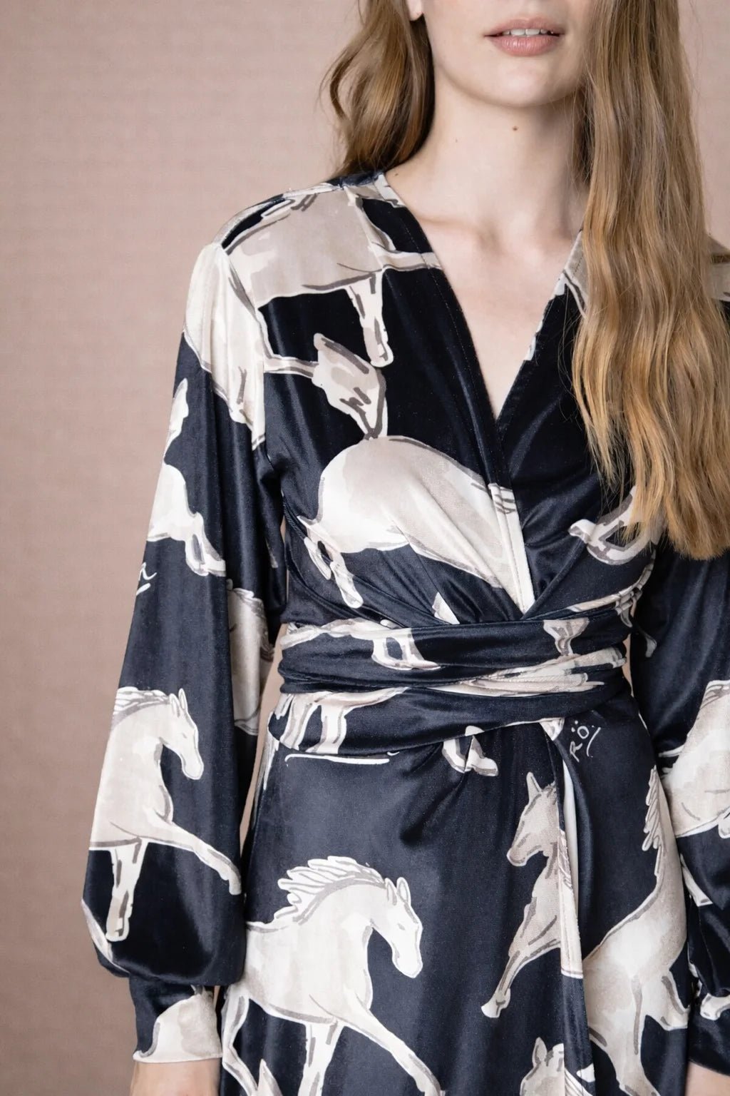 Artemis Velvet Dress | Volt Print | Noir - RönnerDressXS