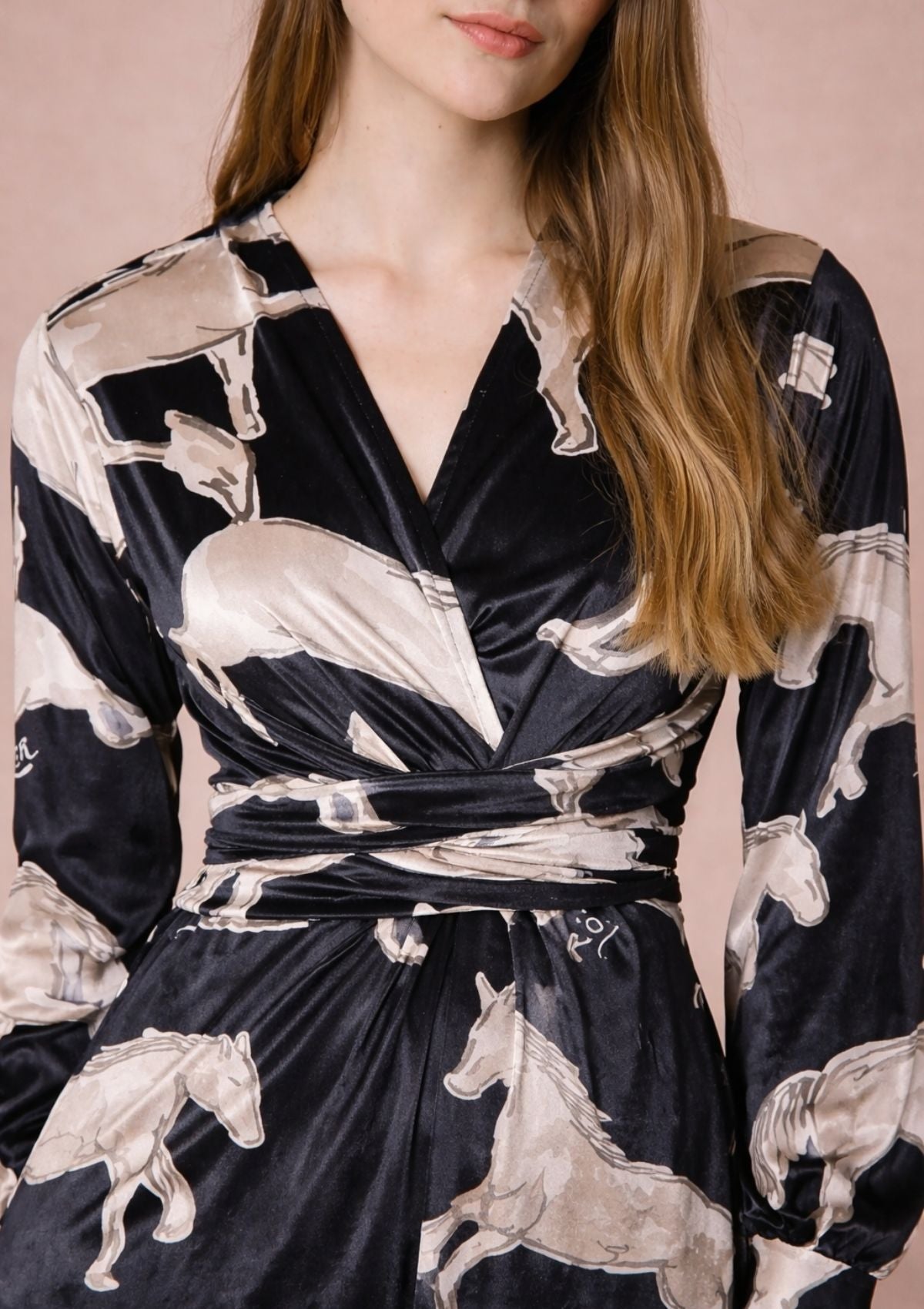 Artemis Velvet Midi Dress | Volt Print | Noir - RönnerDressXS