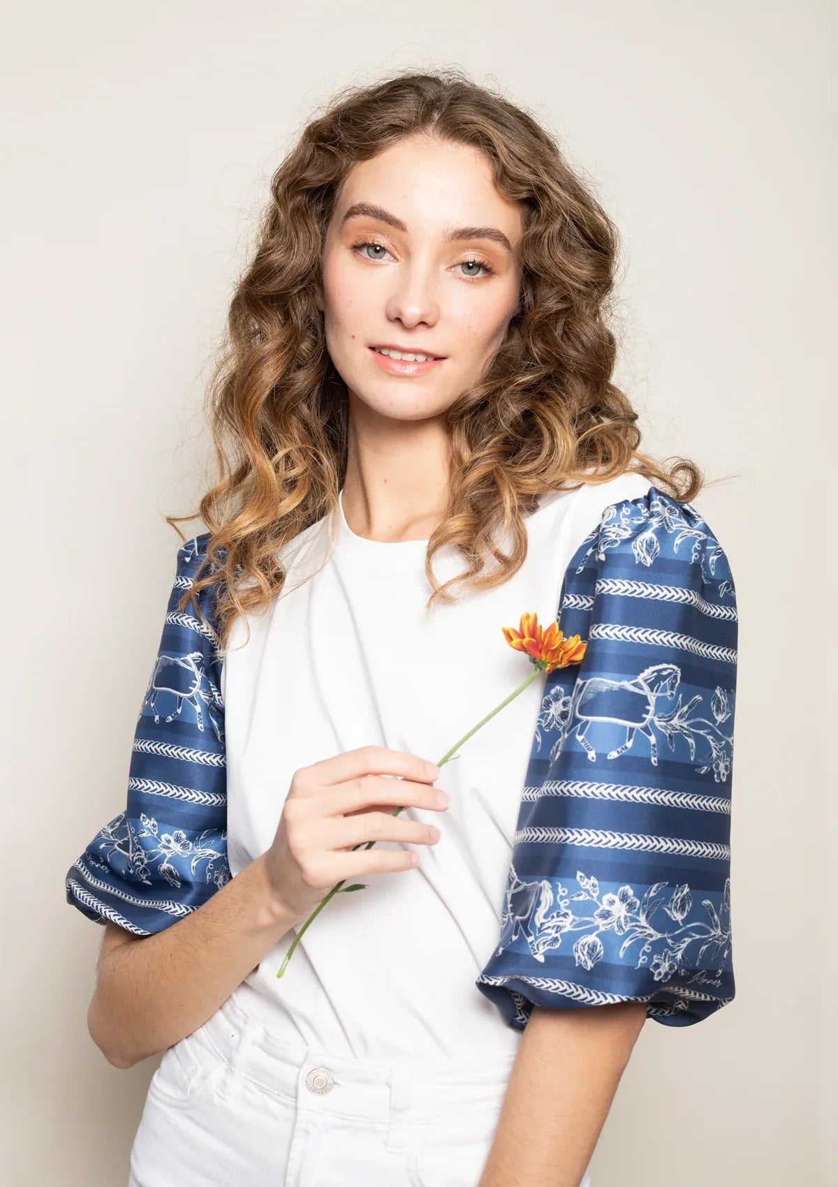 Bella Tee | Dancing Horses Print | White & Navy - RönnerXS