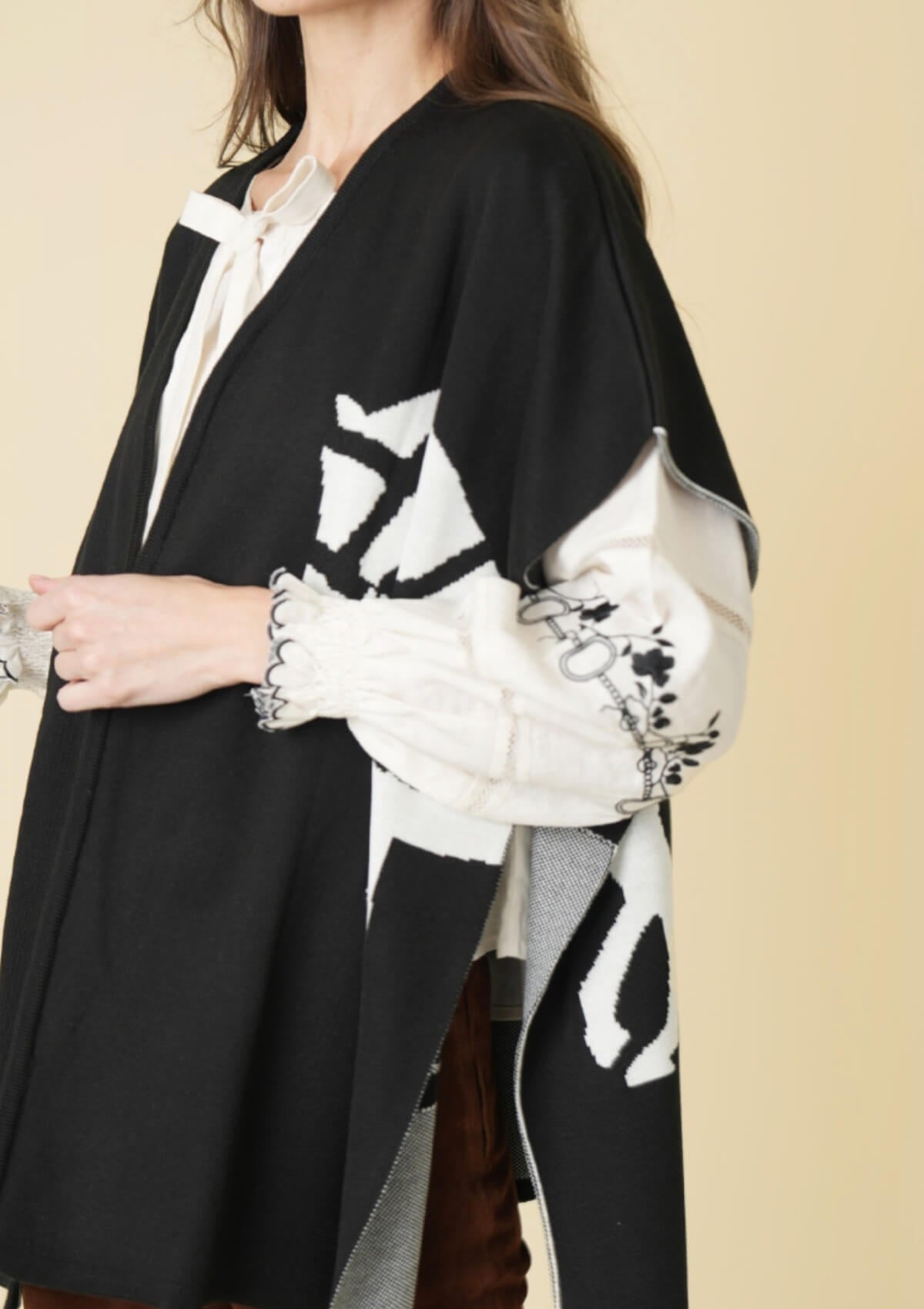 Marina Poncho | Classic Knit - RönnerBlack and Gold