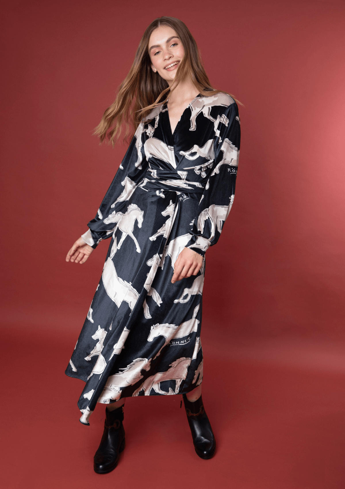 Artemis Velvet Dress | Volt Print | Noir