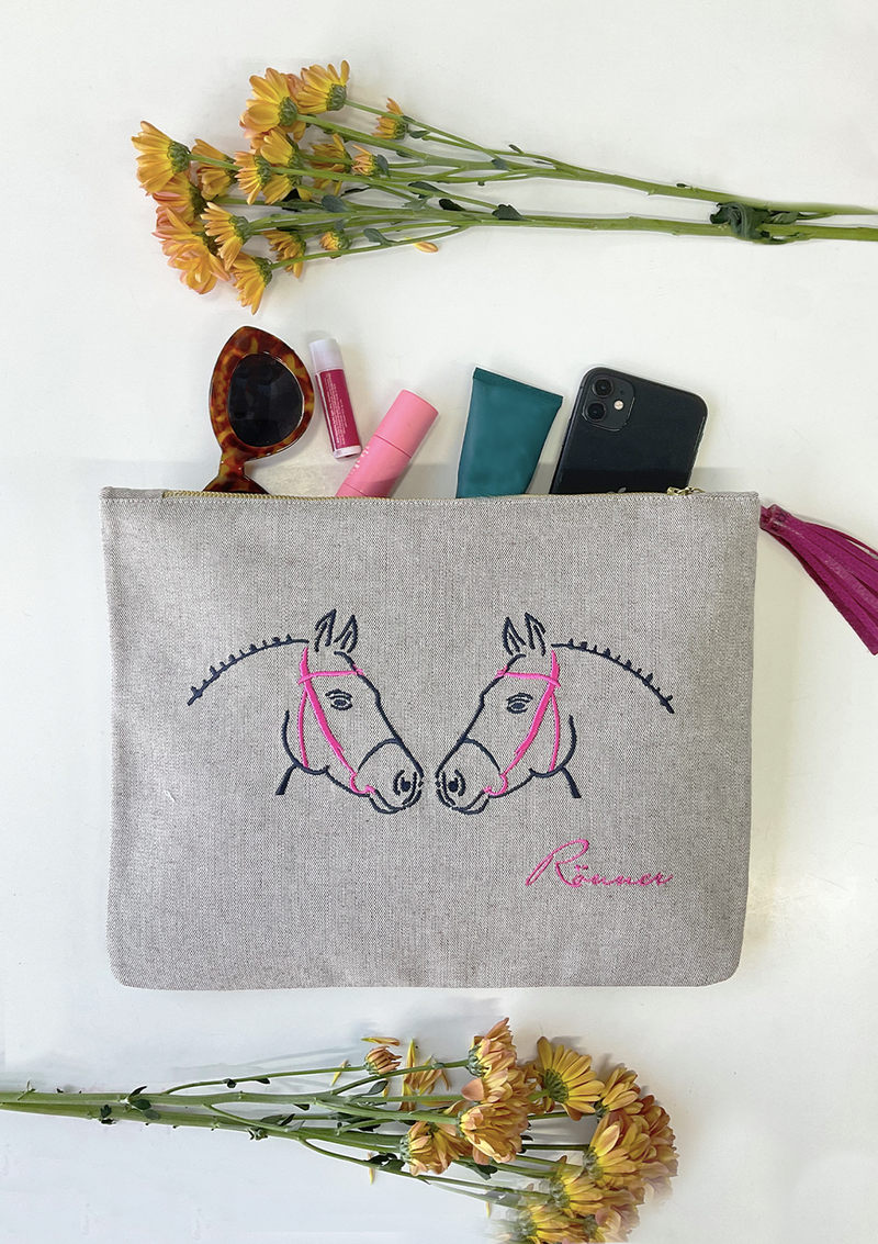 Embroidered Pouch Kiss | Beige, navy & pink